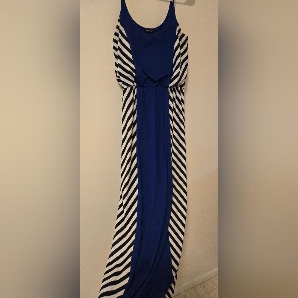 💥💥Blue and Black Striped Maxi Dress - Picture 2 of 3